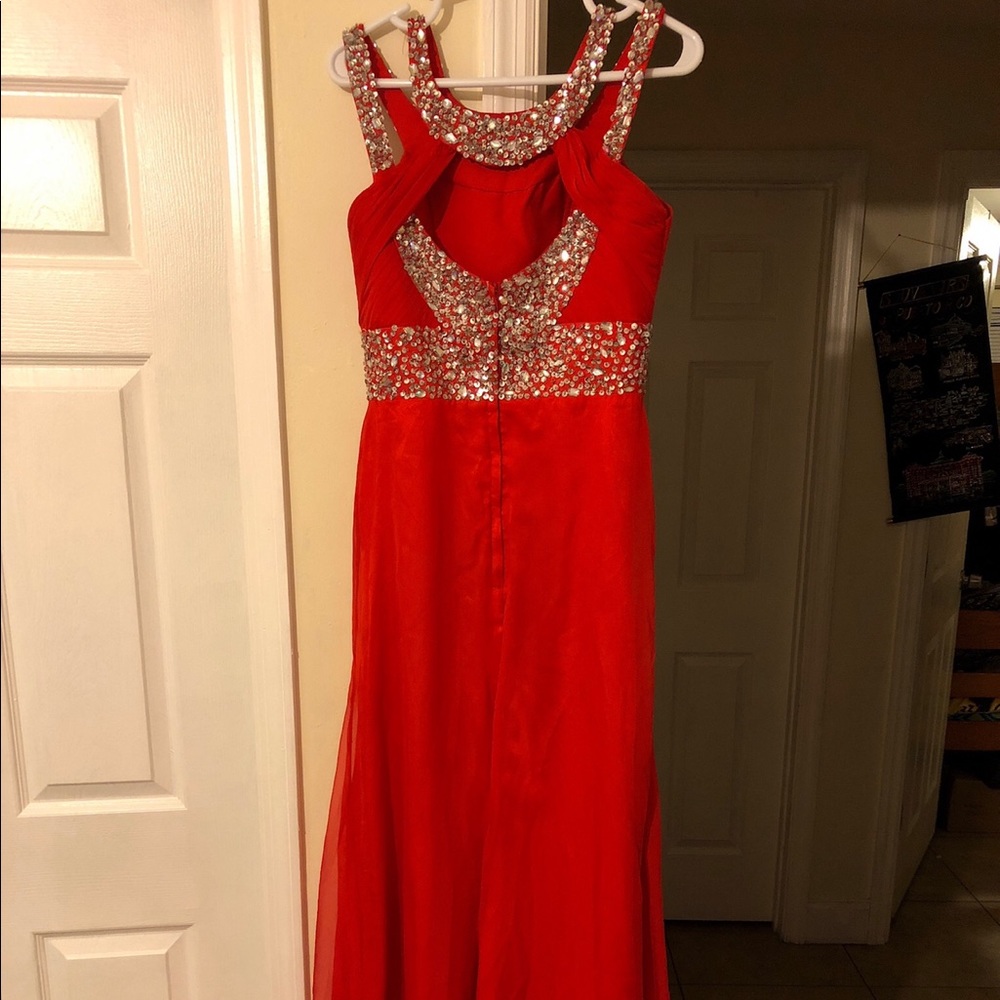 RED PROM DRESS - Picture 2 of 3